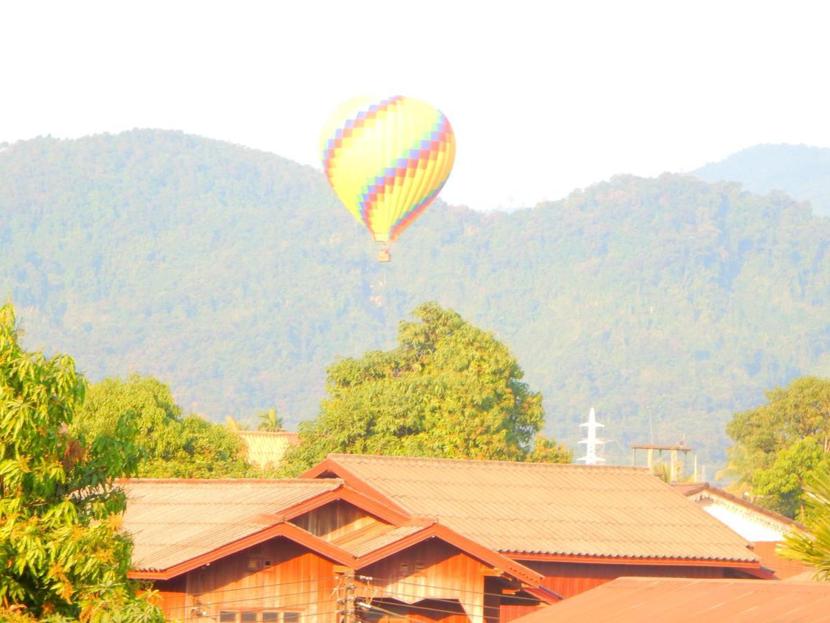 Vang Vieng Camellia Hotel Exterior foto